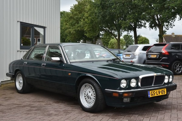 Jaguar XJ