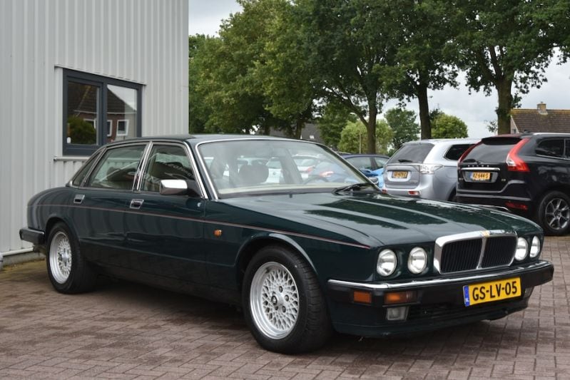 Met deze Jaguar XJ lach je door je tranen heen bij de pomp - Liefhebber gezocht