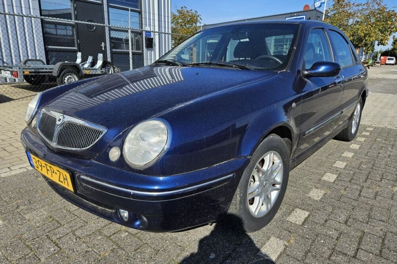 Doe eens gek; koop een Lancia Lybra voor een prikkie! - Liefhebber gezocht
