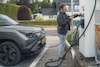 Suzuki e Vitara aan de snellader opladen