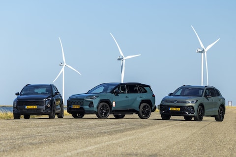 Hybridepionier Toyota troeft met de RAV4 de Volkswagen Tiguan en Kia Sportage af