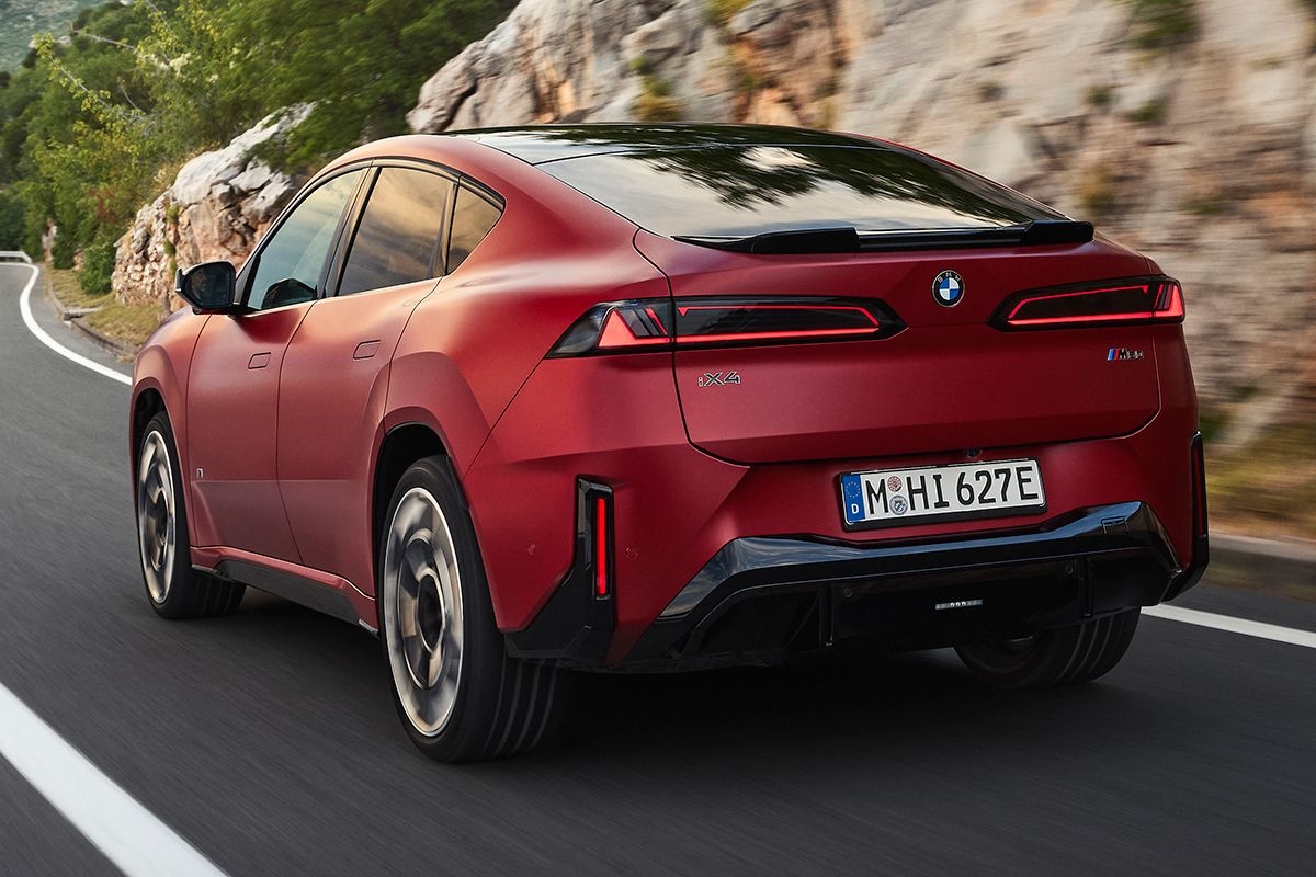 BMW iX4