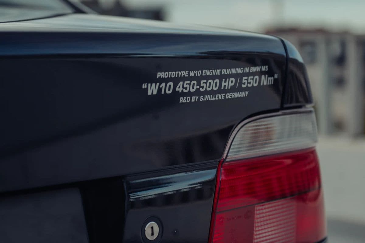 Unieke BMW M5 met W10 motor Volkswagen