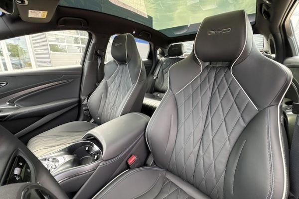 elektrische auto's laag, gestroomlijnd gebruikt occasions