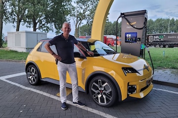 Arjaan en zijn Renault 5