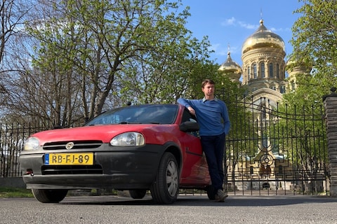 Sam kocht begin dit jaar deze Opel Corsa uit 1997 voor €950 en reed zonder pech door 22 landen