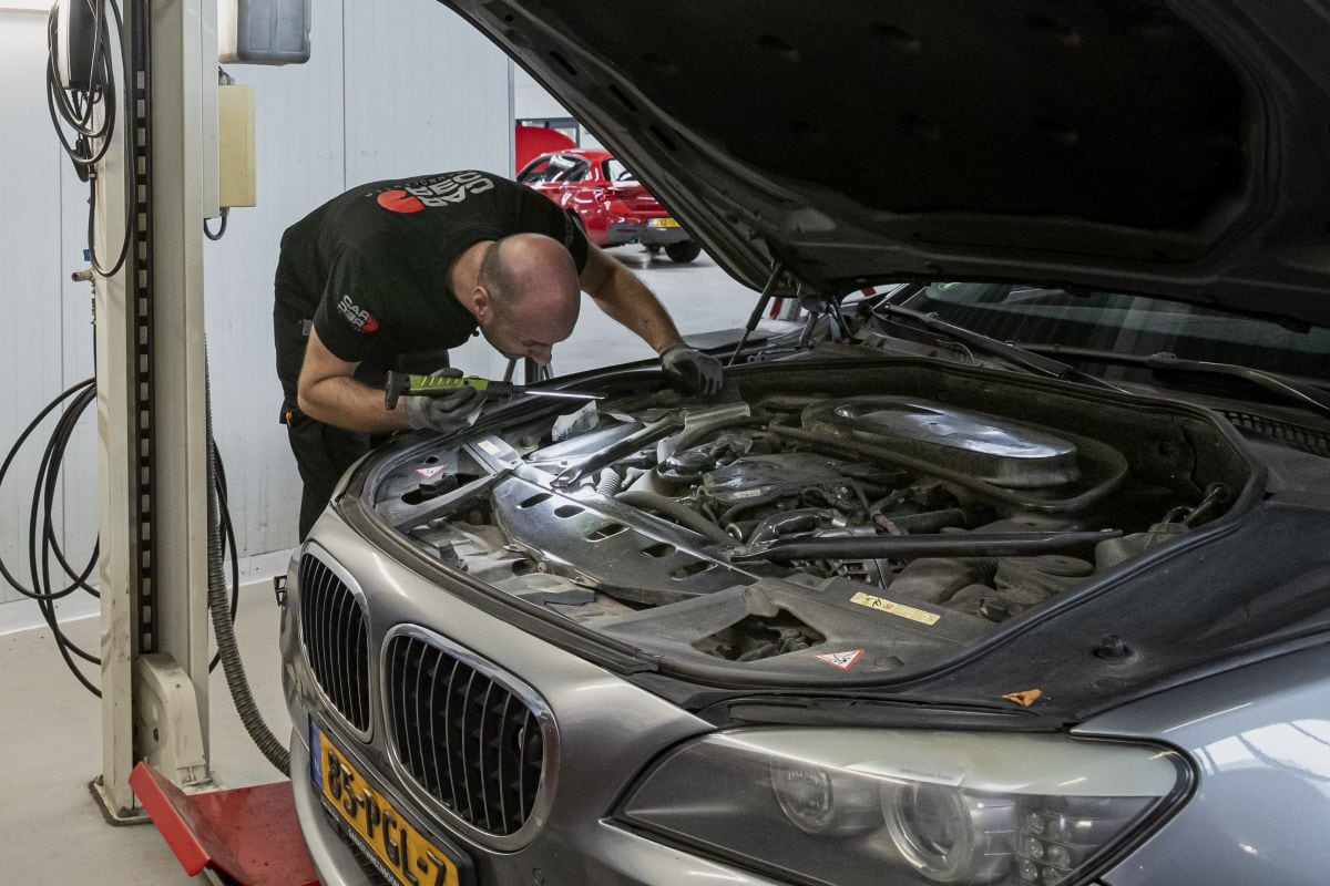 BMW 730d in klokje rond