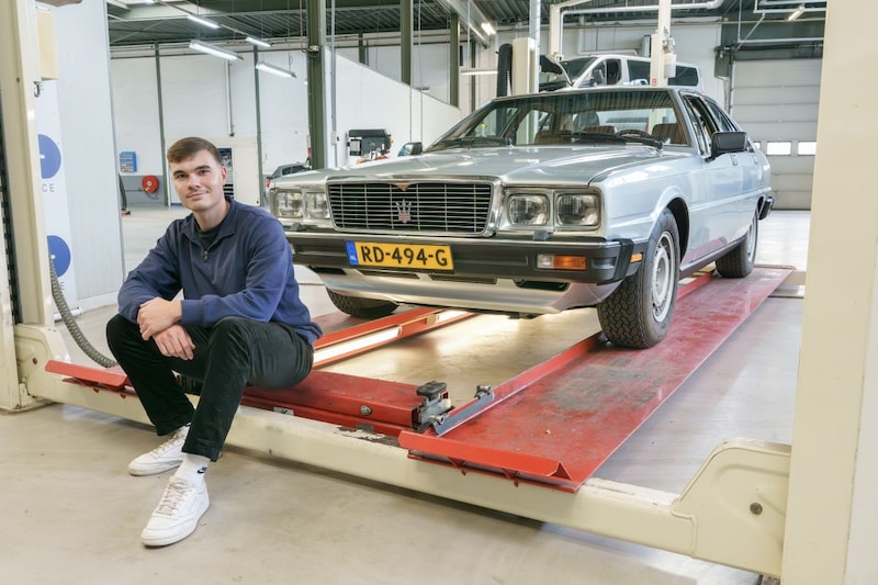 Boy (26) kocht de beste Maserati Quattroporte die hij kon vinden: 'Restaureren kost een fortuin'
