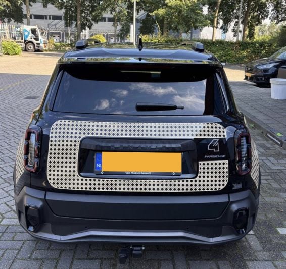 Renault 4 E-Tech Electric Parisienne