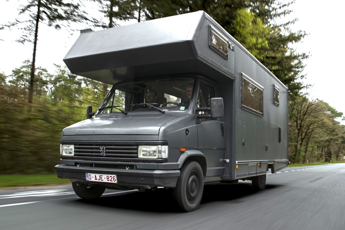 Peugeot J5 Alkoof (1992) - Camper op de Brug