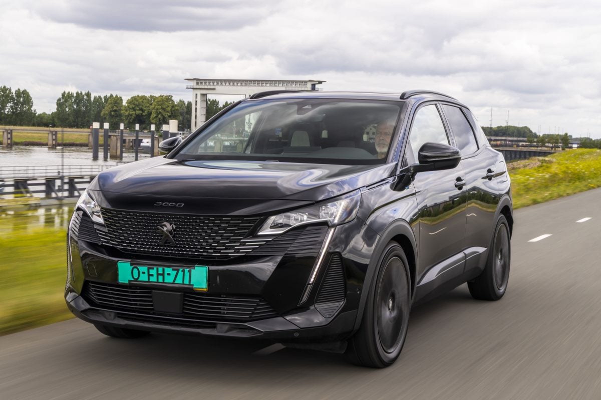 rijder driekwart voor peugeot 3008 occie triotest suv's