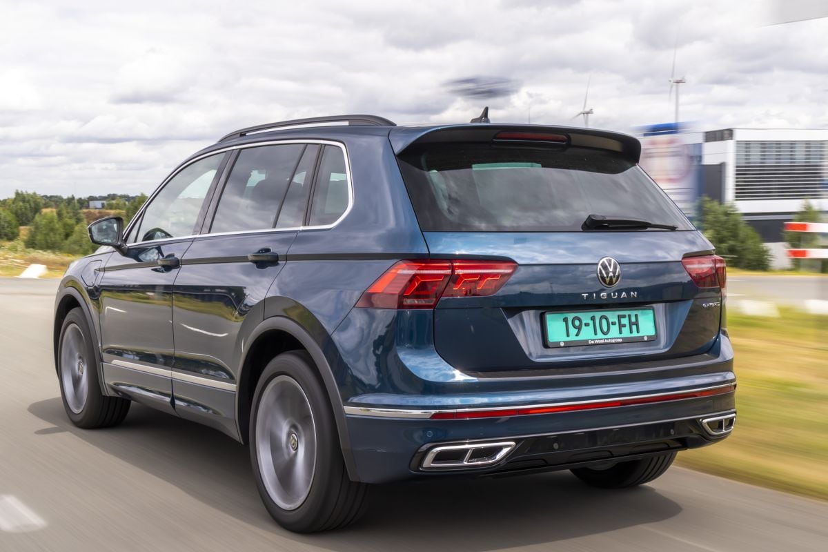 rijder driekwart achter vw tiguan occie triotest suv's