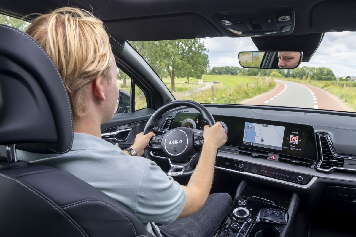 detail kia achter het stuur