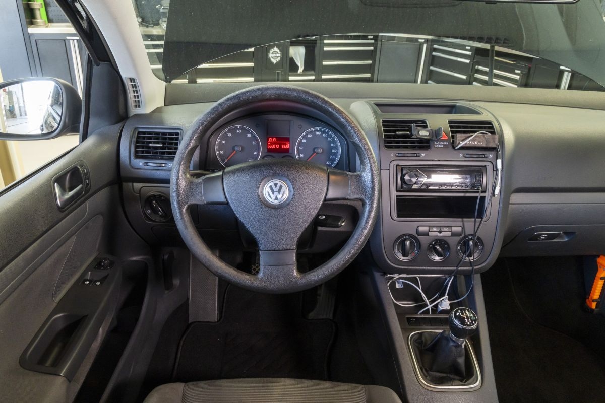 Volkswagen Golf 1.4 in klokje rond
